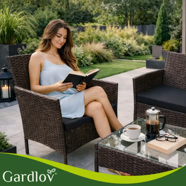 Gardlov Bruine loungeset voor tuin, balkon of terras met glazen tafelblad en comfortabele zwarte zitkussens