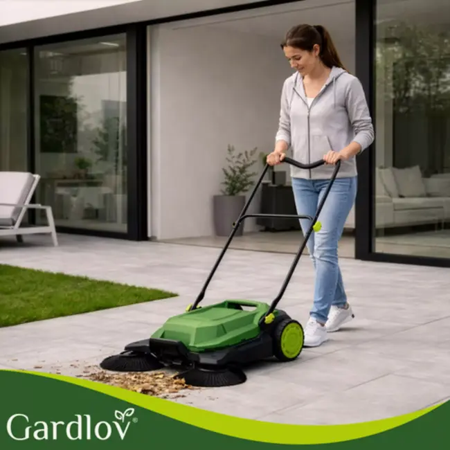 Gardlov Handmatige veegmachine voor terras, oprit en bestrating met 680 mm werkbreedte en capaciteit van 2100 m2 per uur