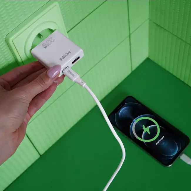 MORRE Compacte witte GaN oplader 30 W met USB-C en USB-A poorten