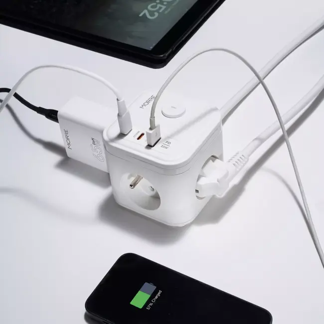 MORRE Witte Power Cube 6-in-1 met 3 stopcontacten, 2 x USB-C 20 W, USB-A 18 W en kabel van 1,5 m