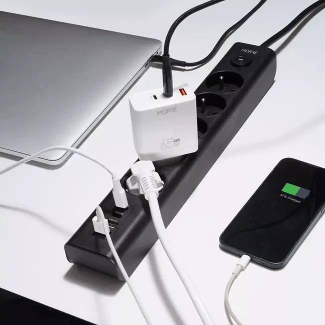 MORRE Stekkerdoos 1,5 m met 5 stopcontacten en USB-C en USB-A voor meerdere apparaten tegelijk