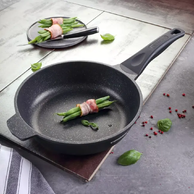 TIROSS Koekenpan 24 cm zonder deksel met marmer coating geschikt voor gas elektrisch keramisch en inductie