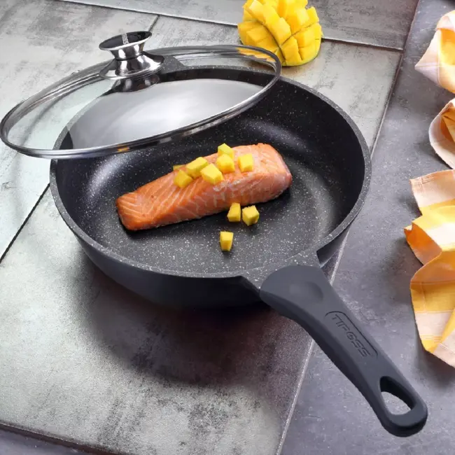 TIROSS Grote koekenpan 28 cm met marmer coating inclusief deksel geschikt voor gas elektrisch keramisch en inductie