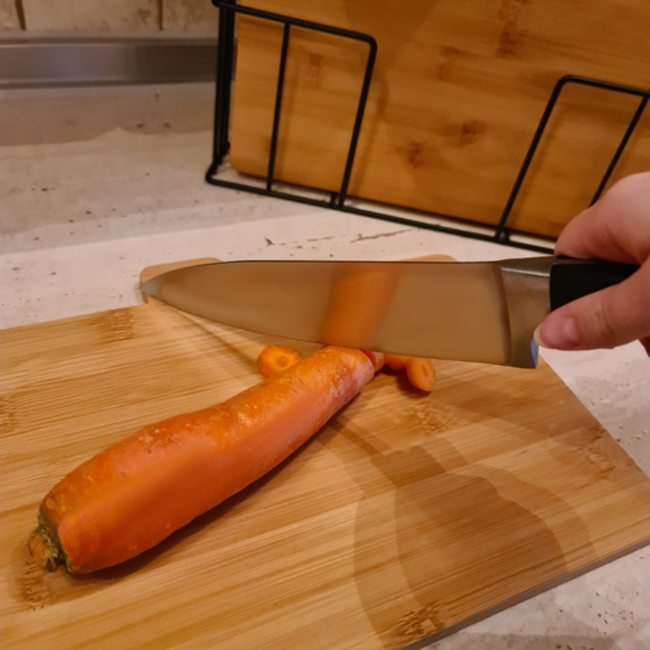 Ruhhy Set van 4 bamboe snij- en serveerplanken met metalen standaard voor een nette keuken