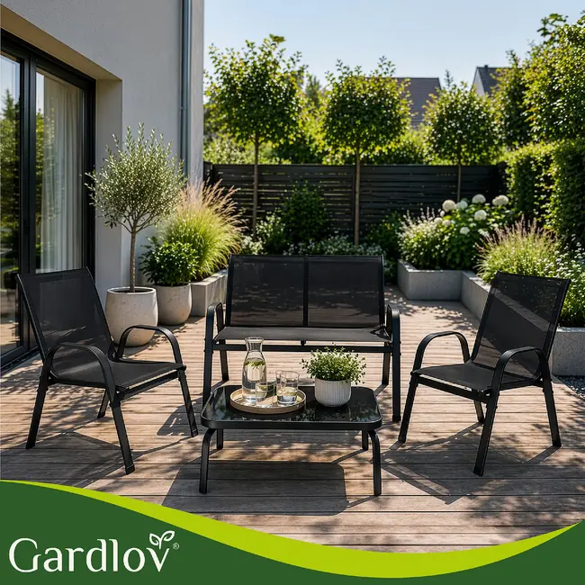 Gardlov Zwarte balkonmeubelset 4-persoons met bank, 2 fauteuils en lage glazen tafel buiten