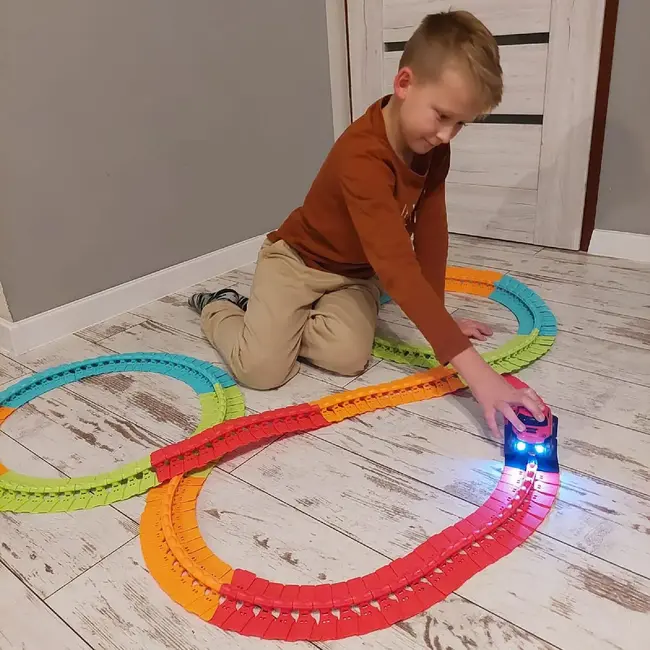Kruzzel Flexibele Racebaan: 192-Delige Set met LED Auto