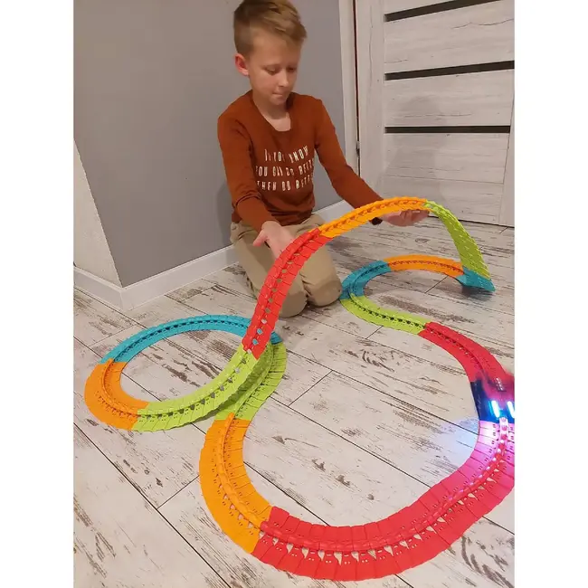 Kruzzel Flexibele Racebaan: 192-Delige Set met LED Auto