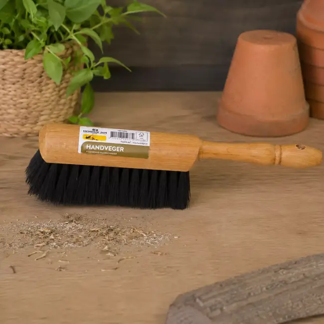 Hendrik Jan Handveger rond 30 cm met zacht paardenhaarmengsel FSC hout
