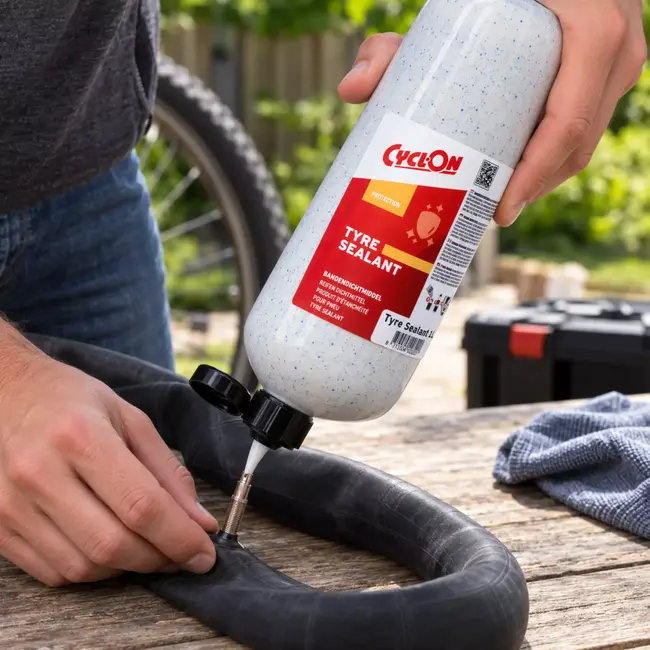 CyclOn Bandendichtmiddel 1 l in fles met schroefdop voor afdichting en bescherming van banden