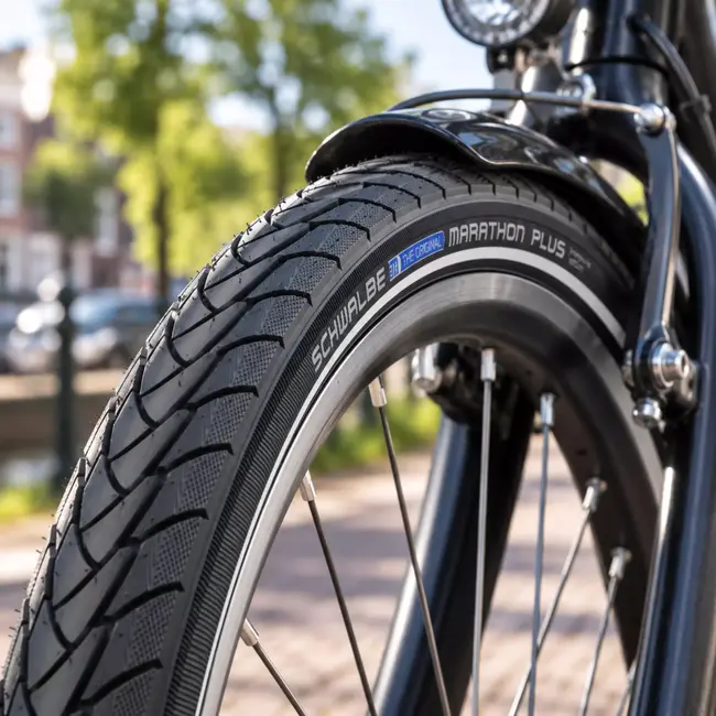 Schwalbe Buitenband 26 x 1,35 zwart - Marathon Plus met SmartGuard 5 mm en reflectie voor de fiets