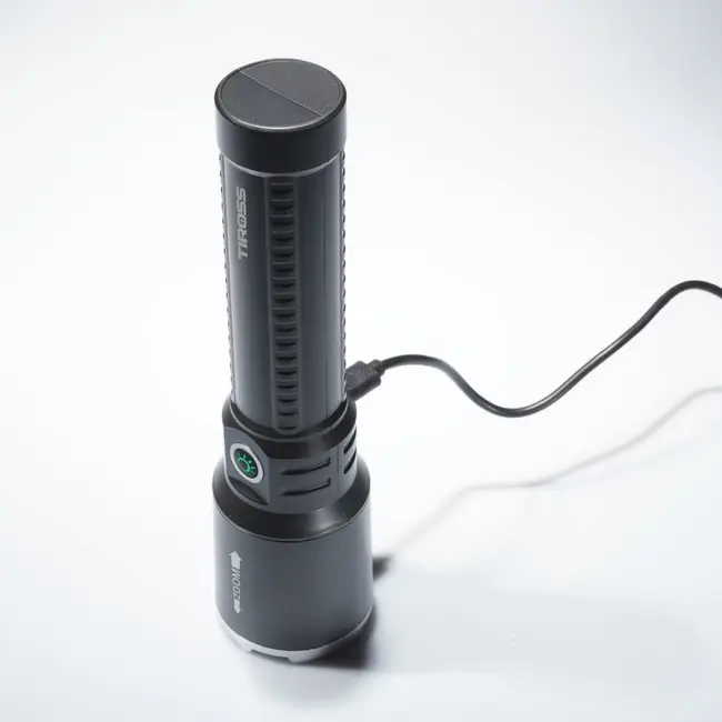 TIROSS Zaklamp 400 lm met 7 W LED, zoomfunctie en 3000 mAh accu