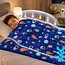 Isomedix Gewichtsdeken kinderen 3 kg 100 x 150 cm blauw met glazen bolletjes en ruimtemotief