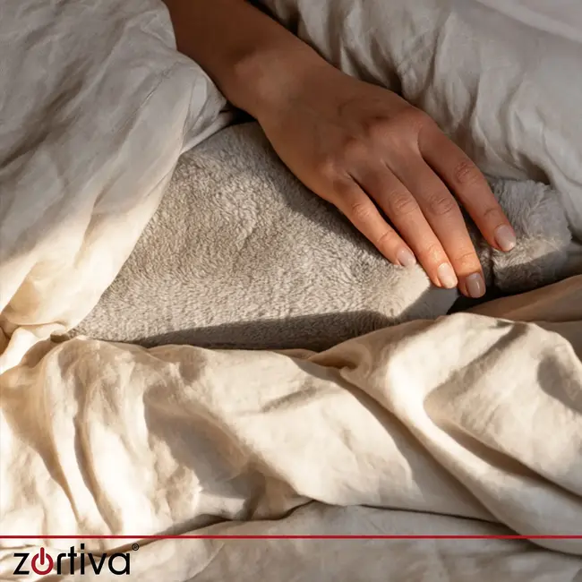 Zortiva Rubberen warmwaterkruik 3,5 l met grijze pluche hoes en beige kruik voor buik en voeten