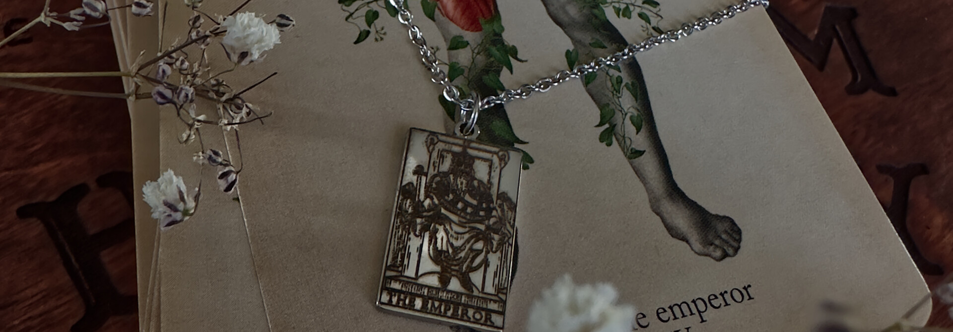 THE EMPEROR Tarot Necklace - SILVER