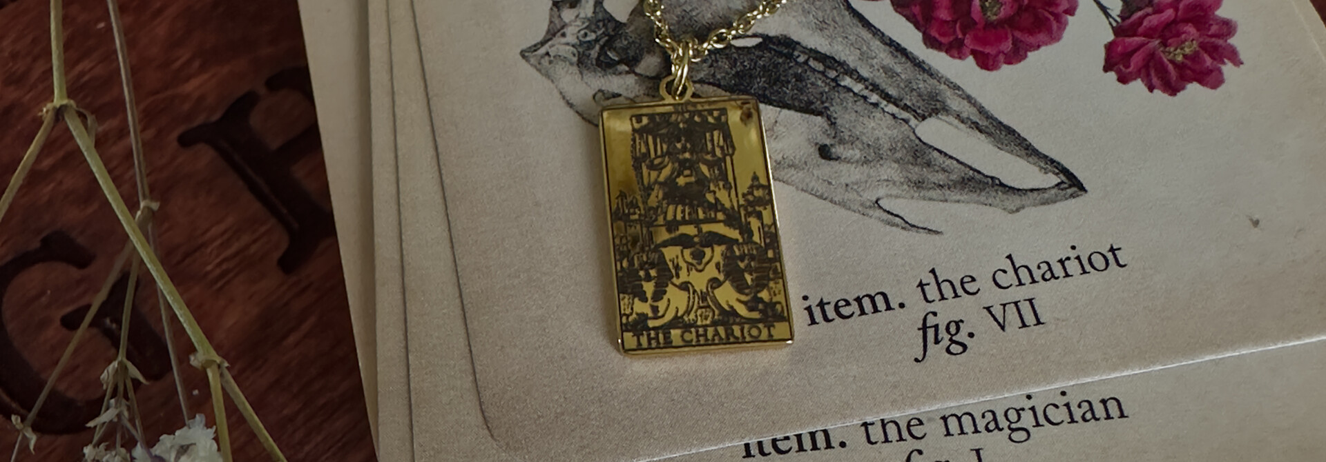 THE CHARIOT Tarot Ketting  - GOUD