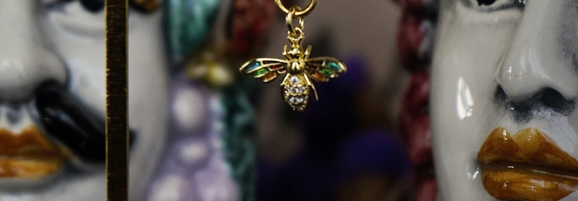 What's The Buzz? Earring (a piece)