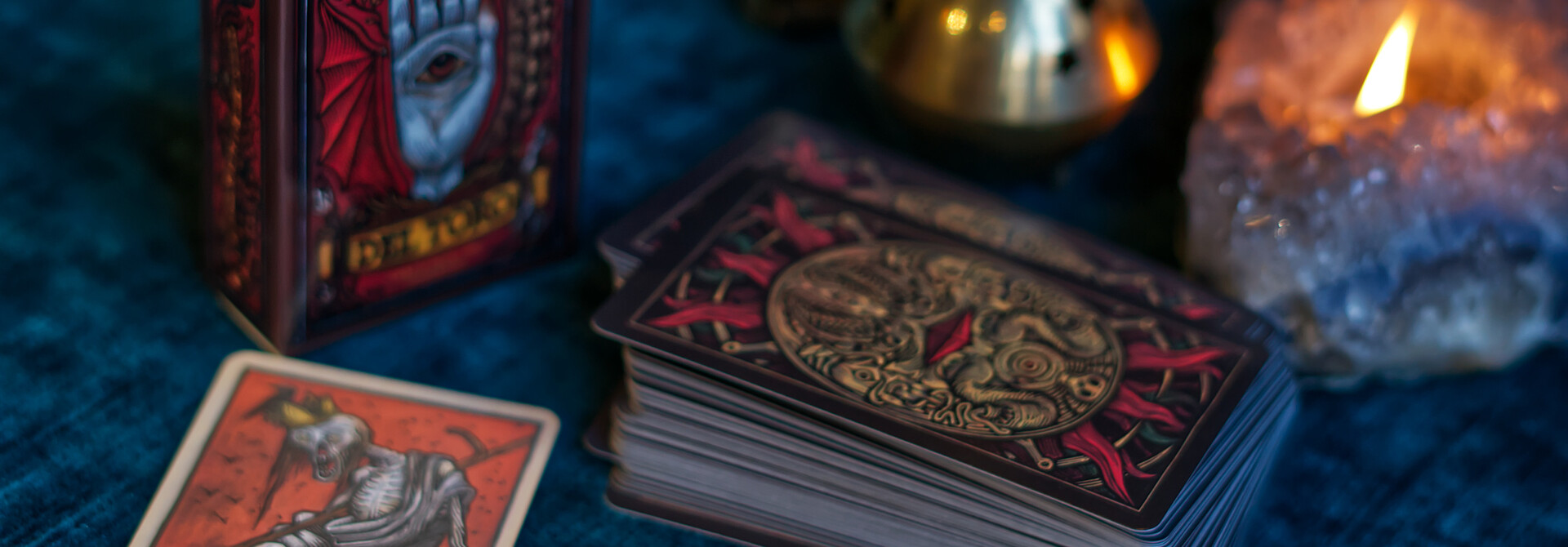 Tarot del Toro: A Tarot Deck and Guidebook