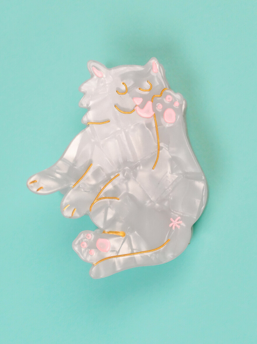 ♣ White Cat Hair Claw