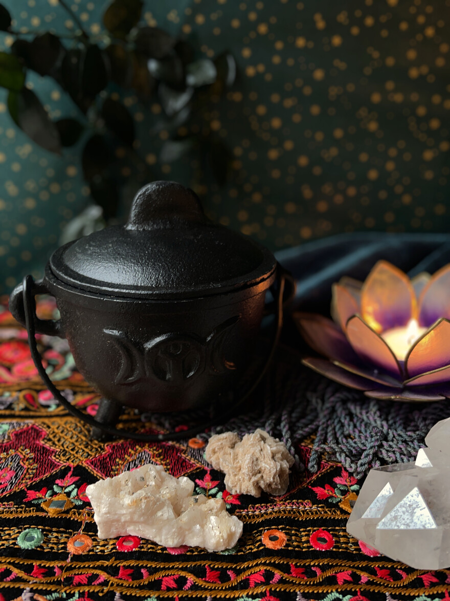 Witches Cauldron - Sun And Moon
