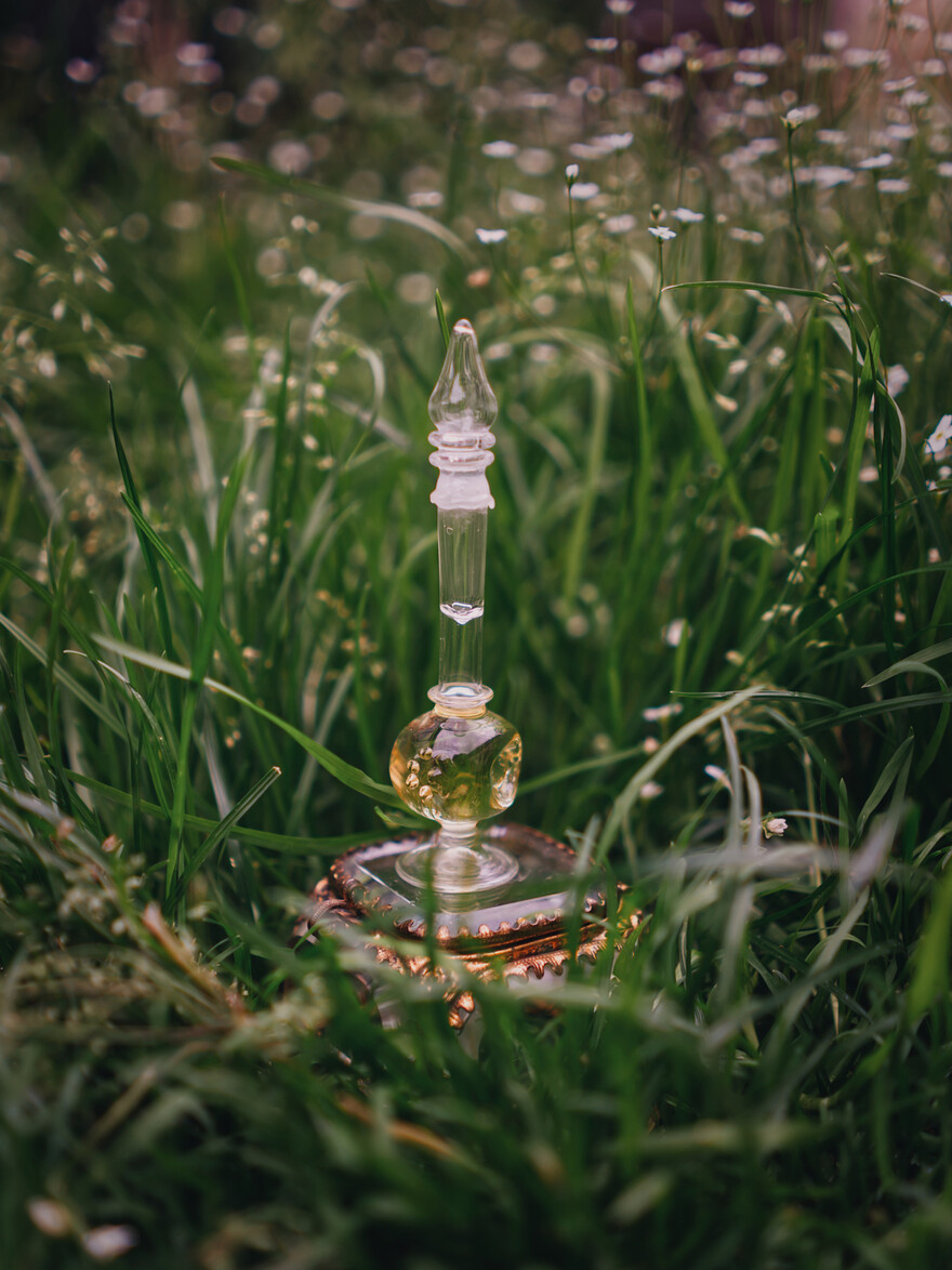 Fragrance Oil in Bottle - SANDALWOOD & VETIVER