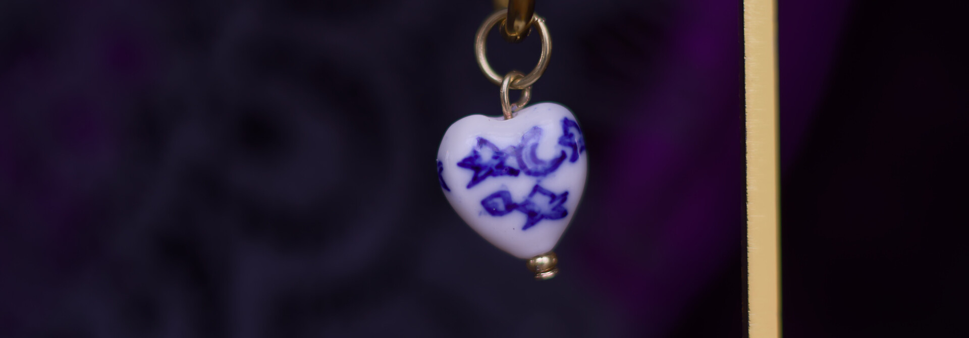 Dutch Blue Heart Earring (a piece)