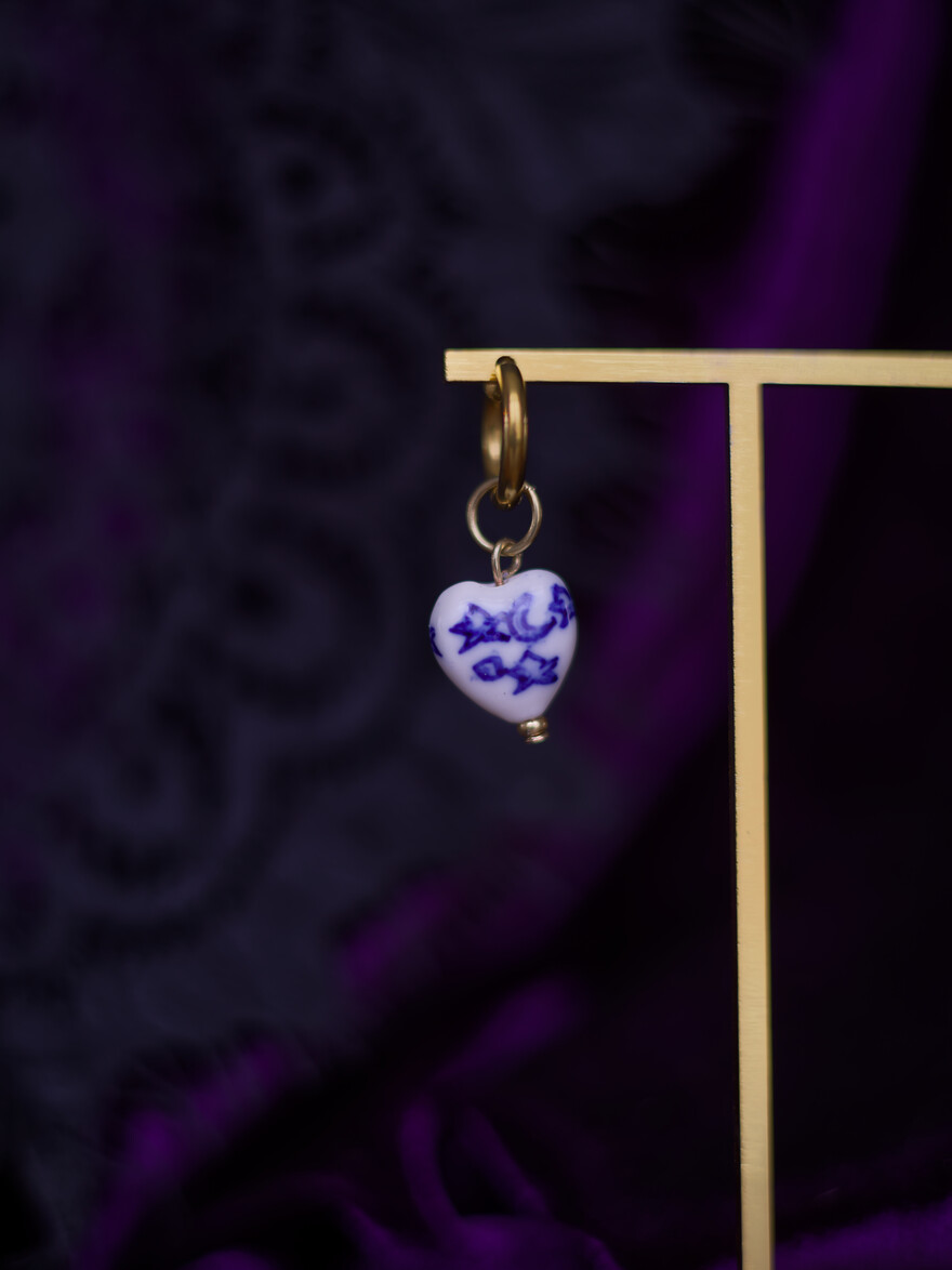 Dutch Blue Heart Earring (a piece)