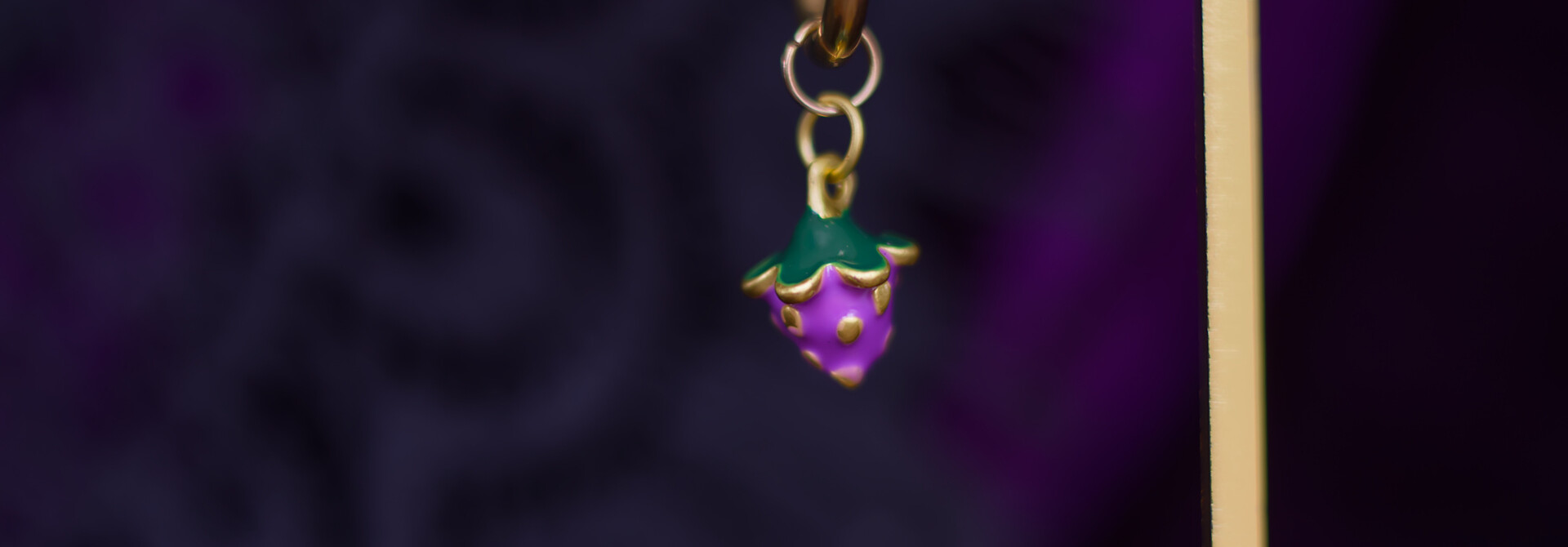 Very Berry Earring (A Piece)