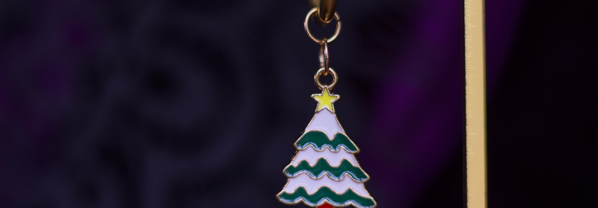Snowy Christmas Tree Earring (a piece)