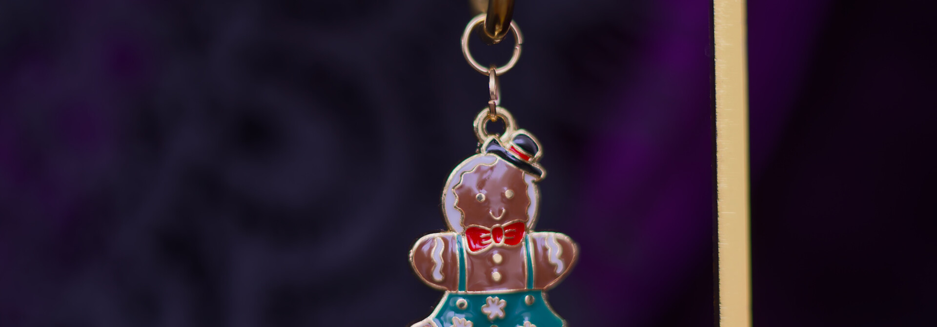 Gingerbread Man Earring (a piece)