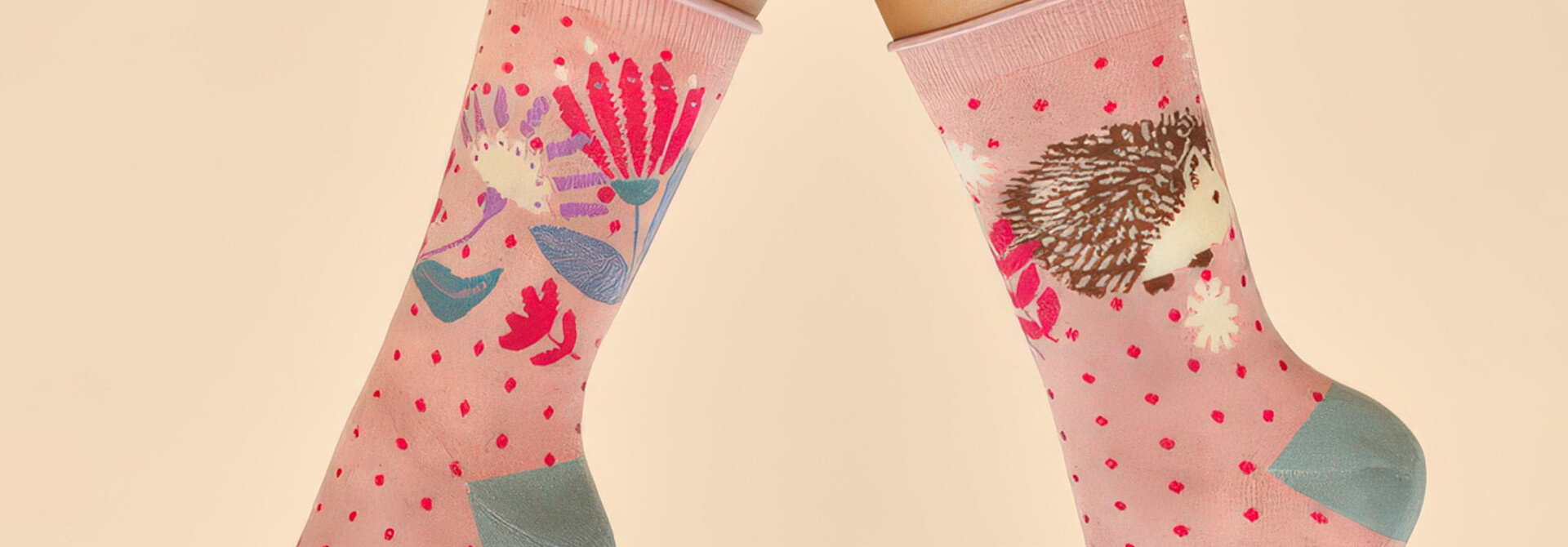 Hedgehog Hunting in Leaves Ankle Socks - Petal