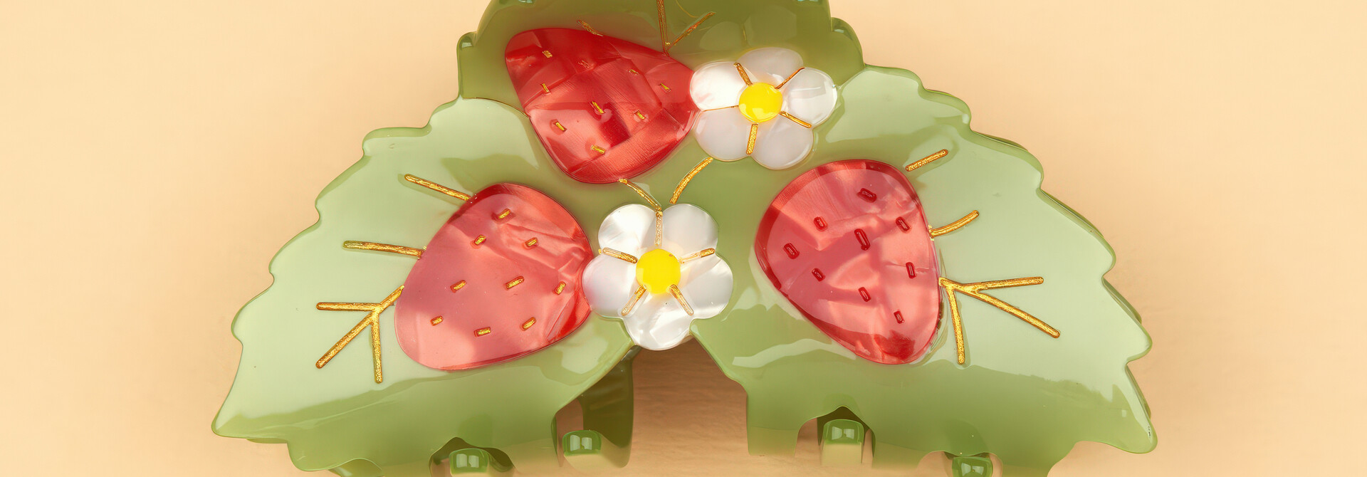 ♣ Strawberry Plant Hair Claw