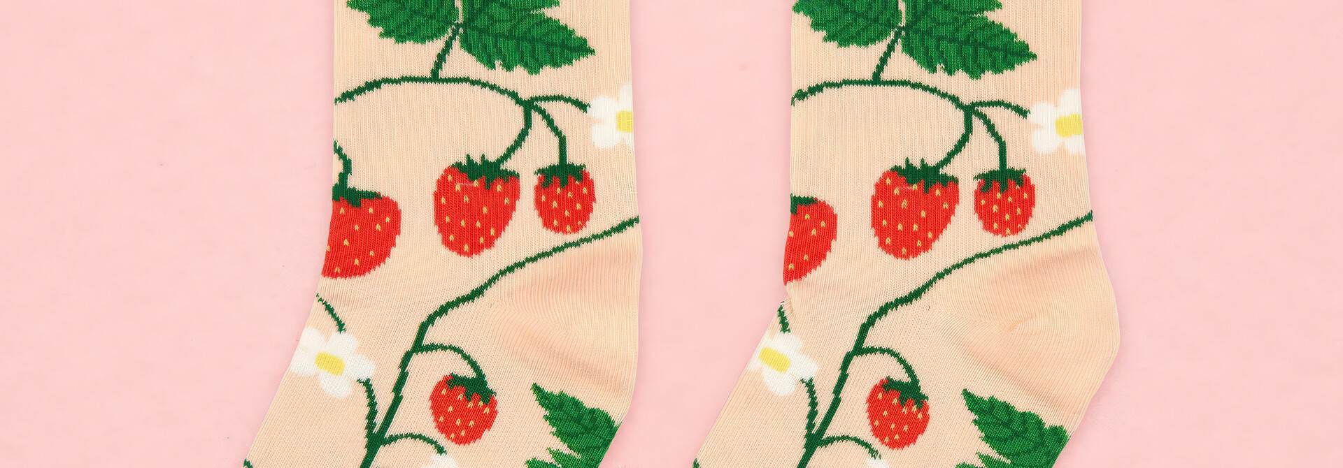 ♣ Pink Strawberry Plant Socks