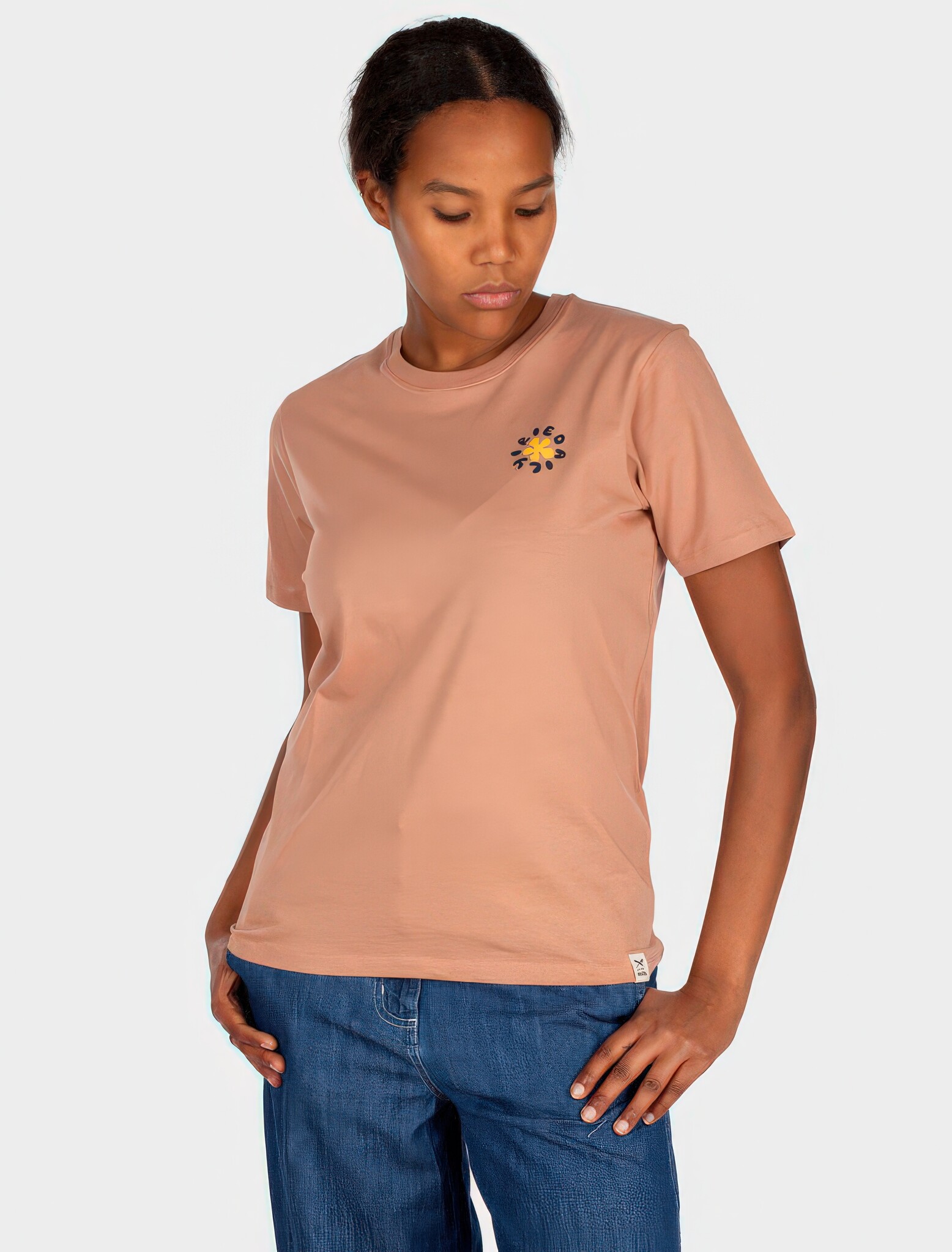 ♣ Vasie Cedar Rose Vase Tee-1