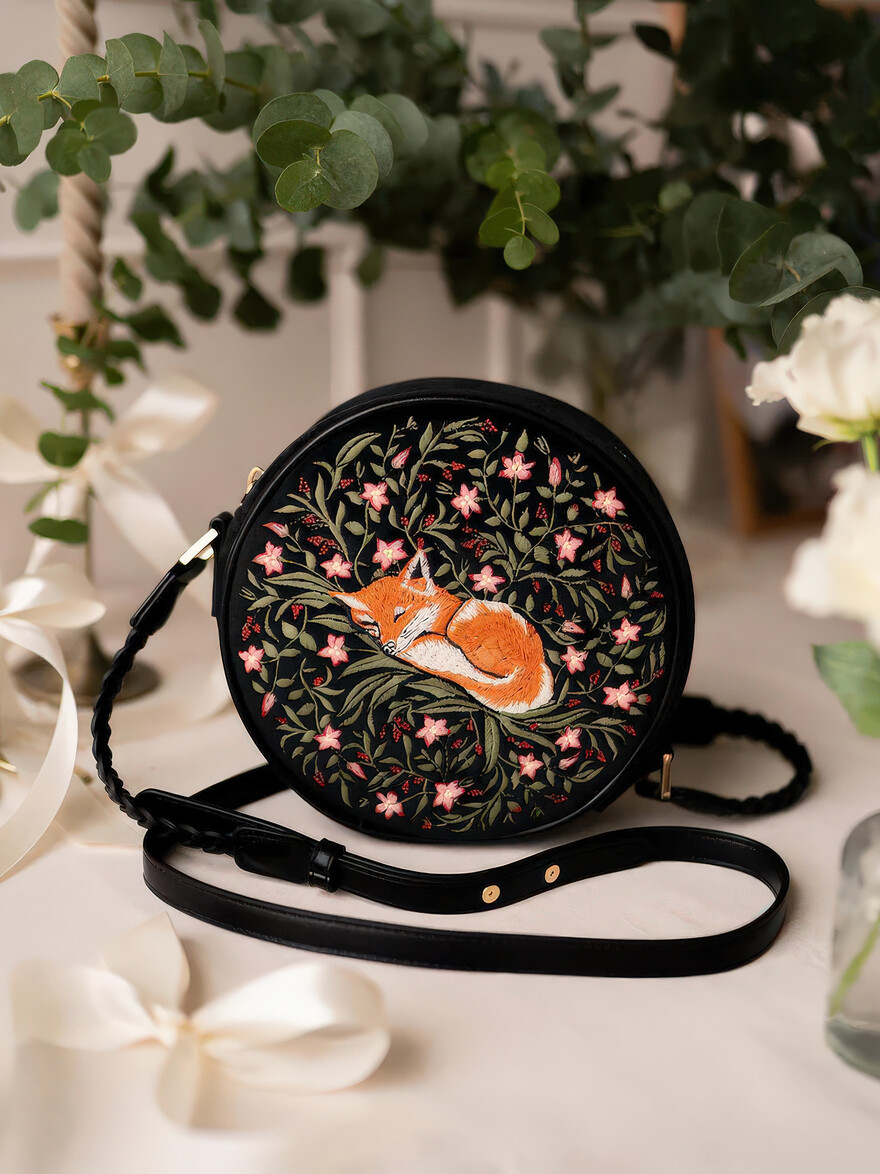 Sleepy Fox Circle Black Bag
