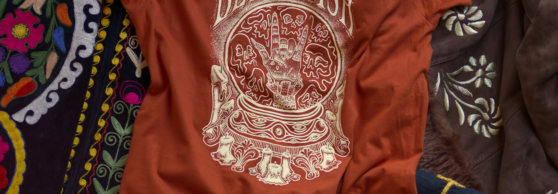 Palmistry Horns Terracotta Unisex Tee