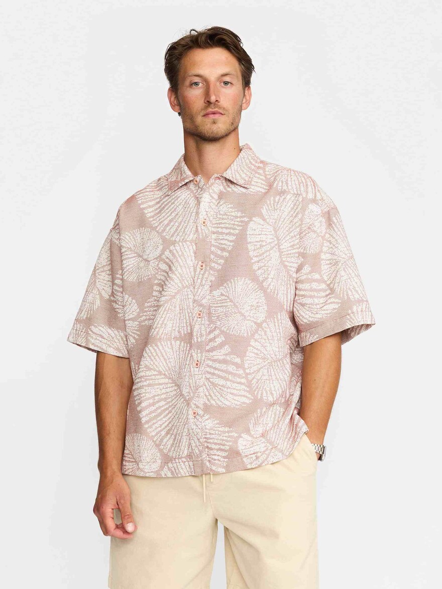 ♣ Leaf Loom Relaxed Shirt