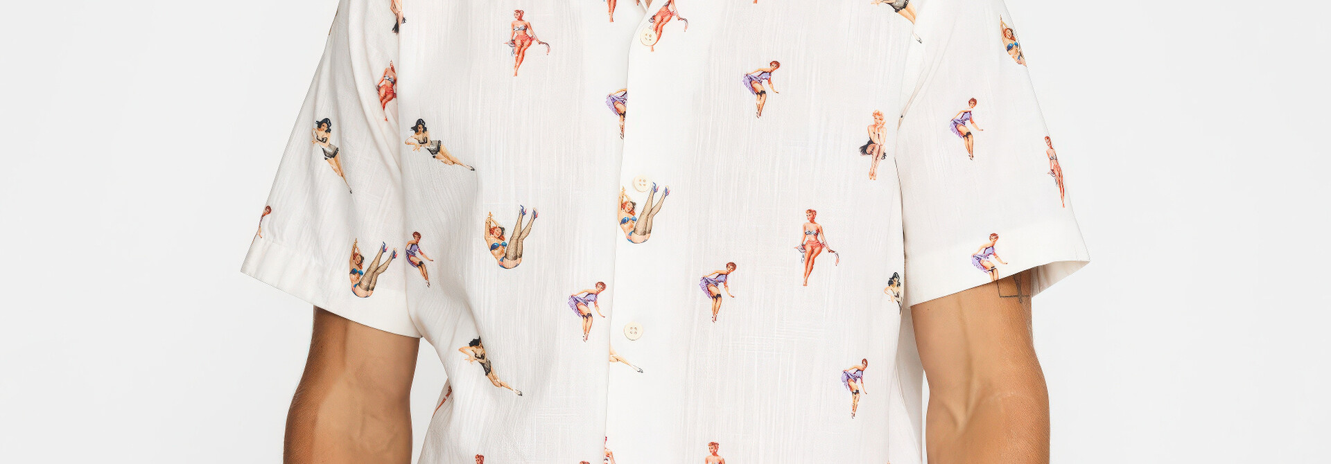 ♣ Bombshell Breeze Resort Shirt