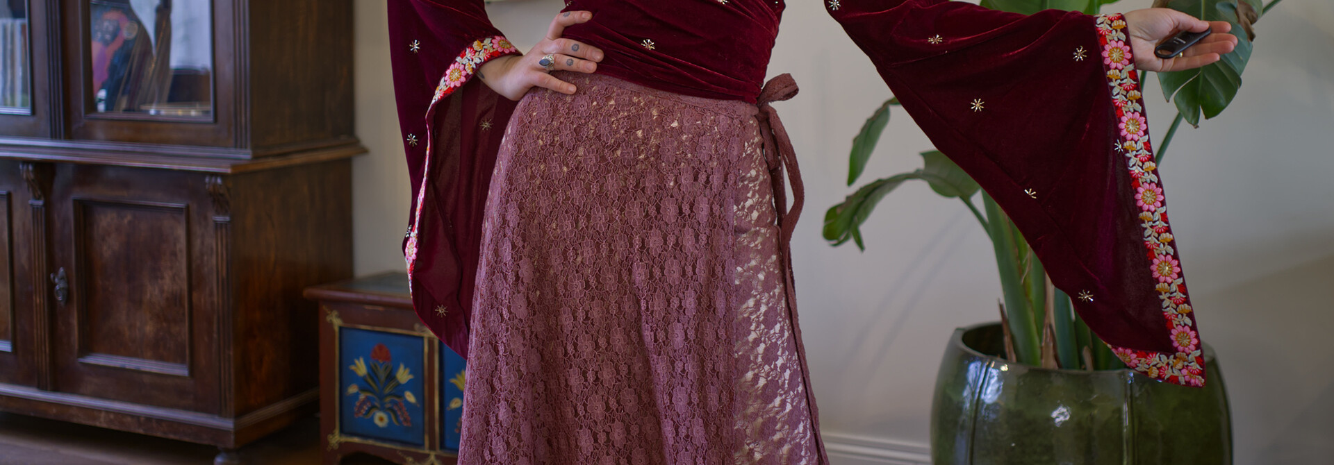 The Sabbath Lace Skirt (MAUVE)