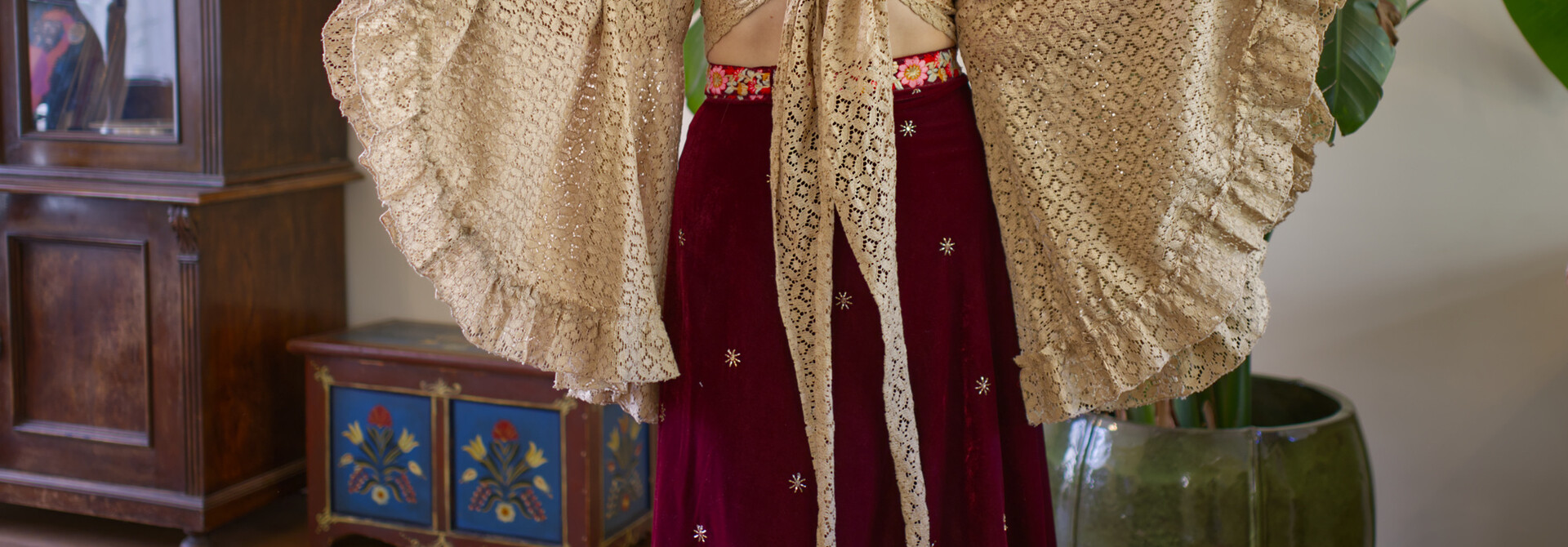 The Flora Lace Blouse (MARROW)