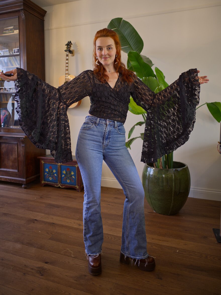 The Flora Lace Blouse (SOOT)