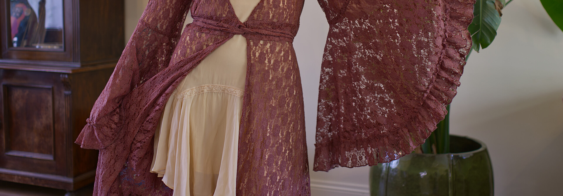 The Florence Lace Dress (MAUVE)