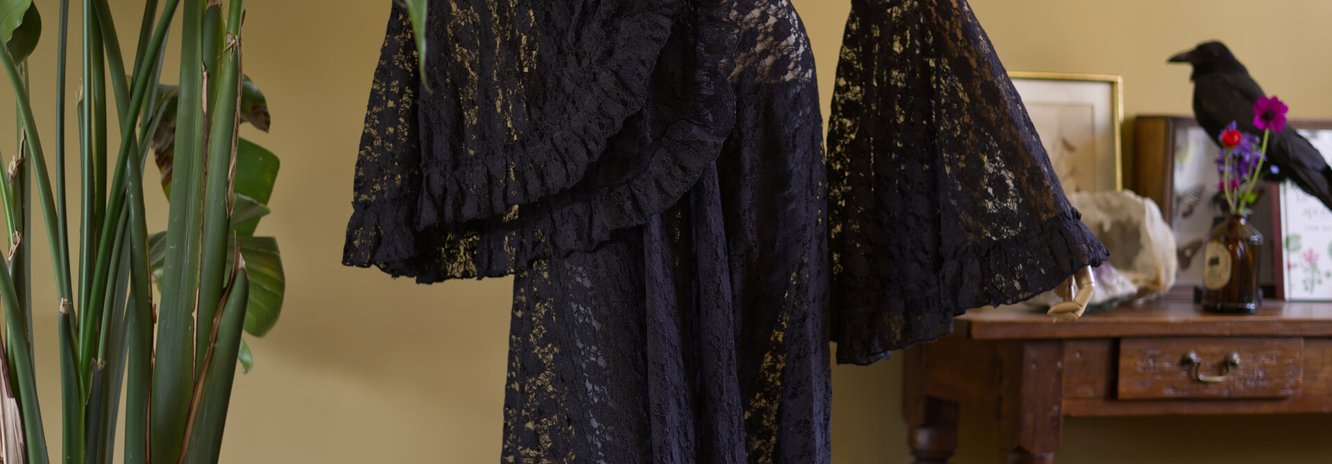 The Florence Lace Dress (SOOT)