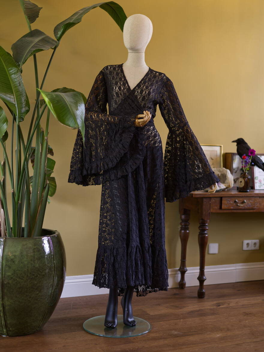 The Florence Lace Dress (SOOT)