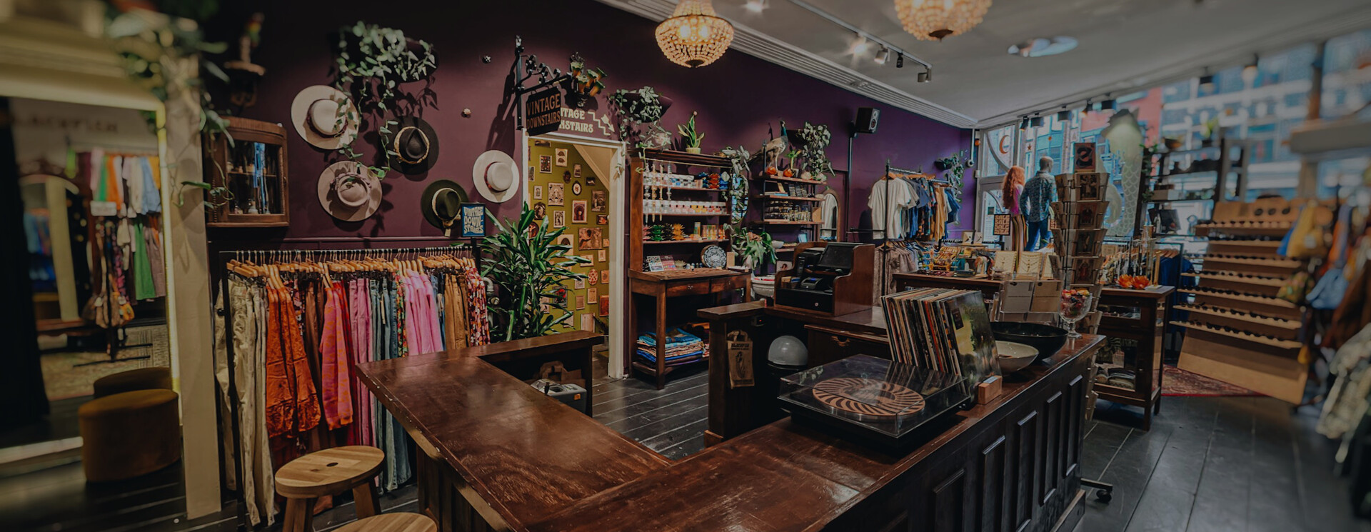 CLOTHING & ACCESSORIES