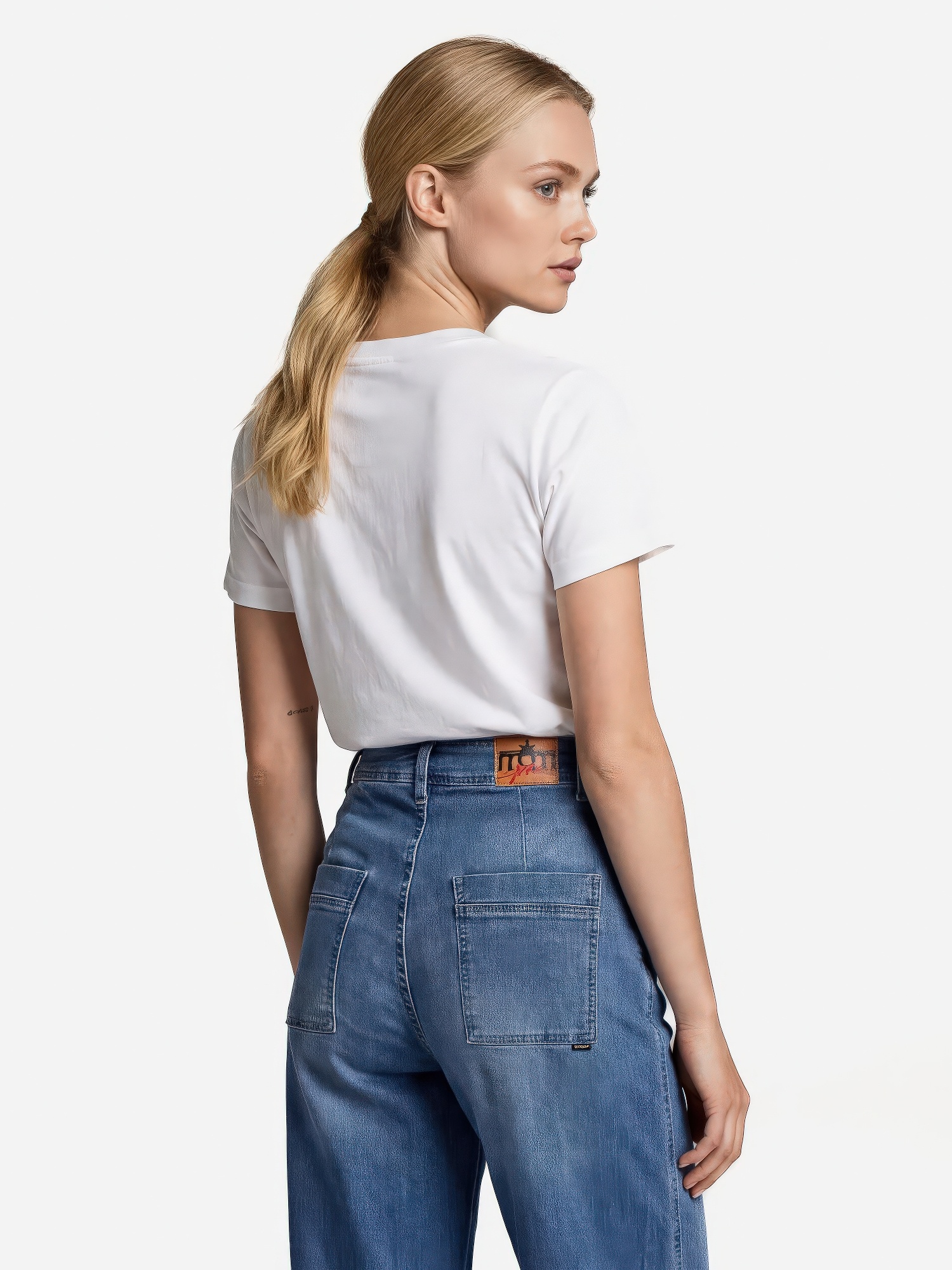 ♣ Maja White Butt Tee-4