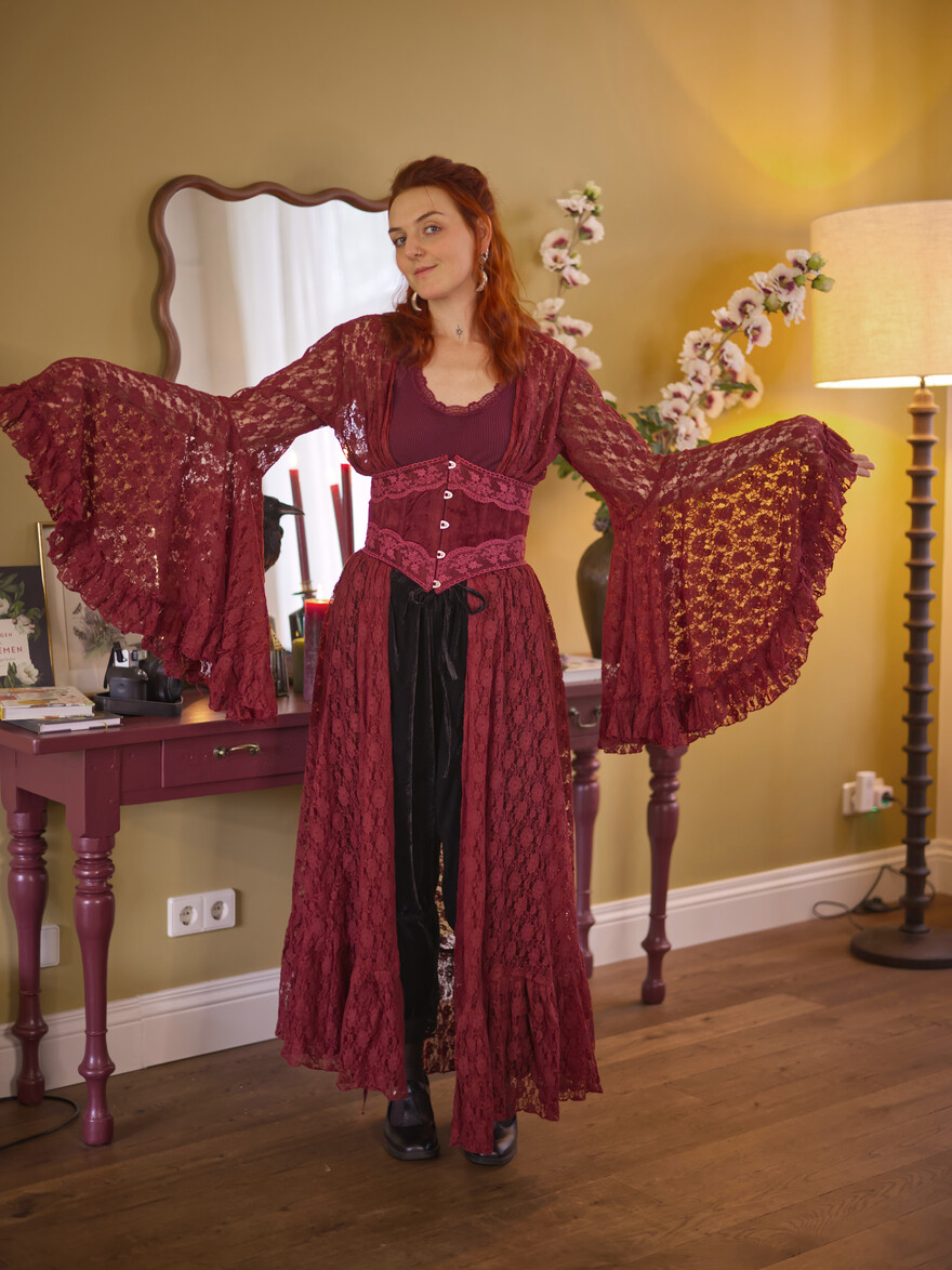 The Florence Lace Dress (VAMPIR)