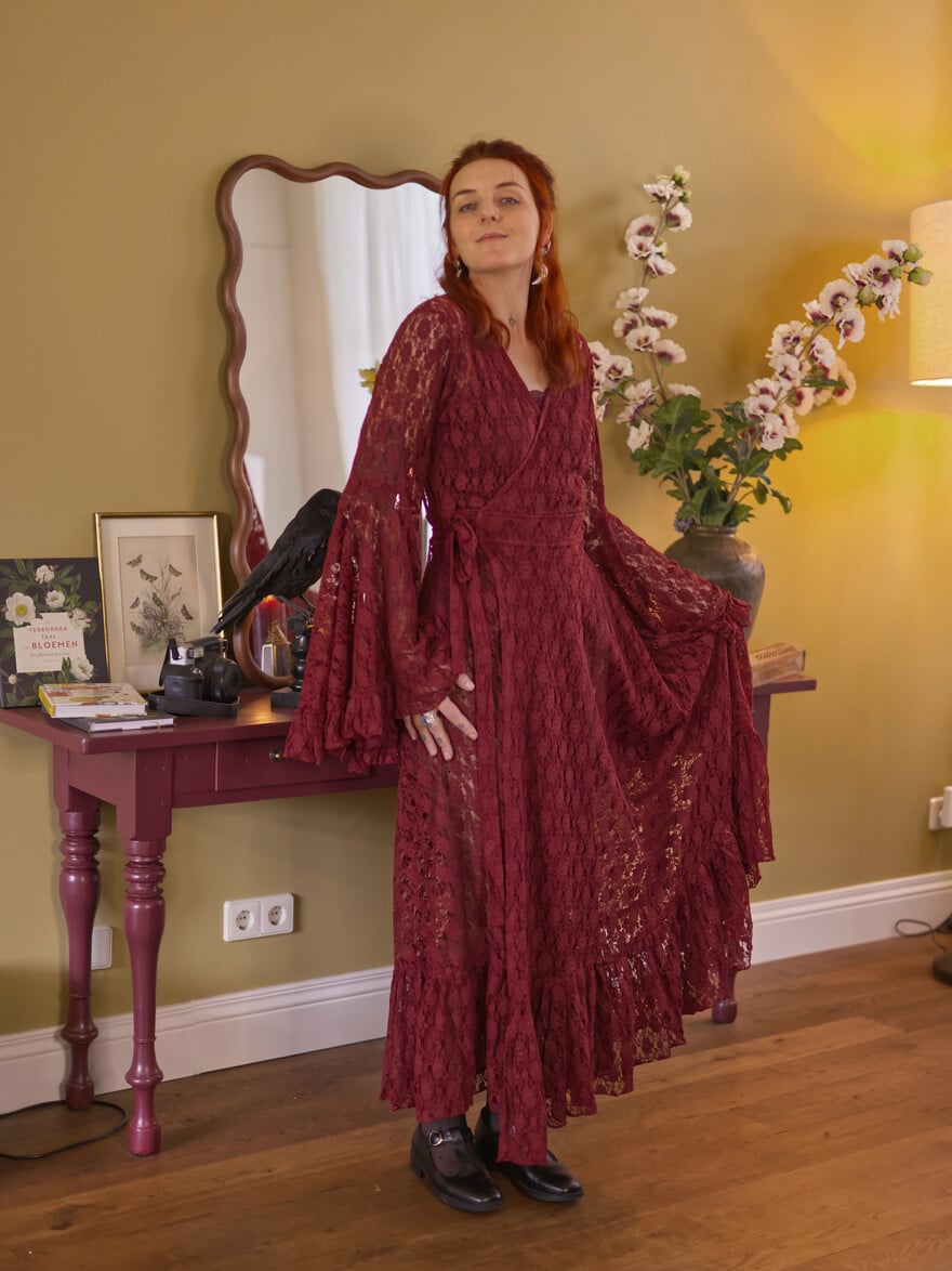 The Florence Lace Dress (VAMPIR)