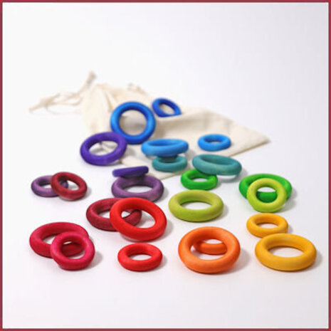 Grimm's 24 houten ringen om mee te bouwen - Regenboog Grimm's 24 houten ringen om mee te bouwen - Regenboog
