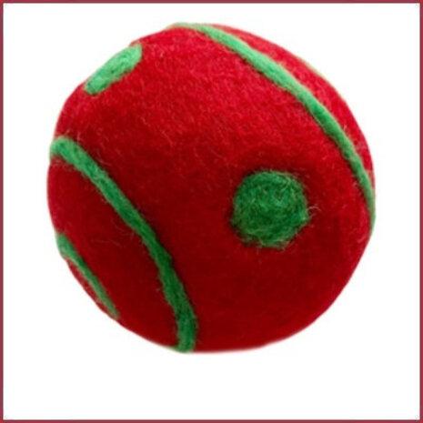 Speelbal met rammelaar wolvilt Speelbal met rammelaar wolvilt