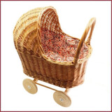 Rieten poppenwagen met kap Rieten poppenwagen met kap